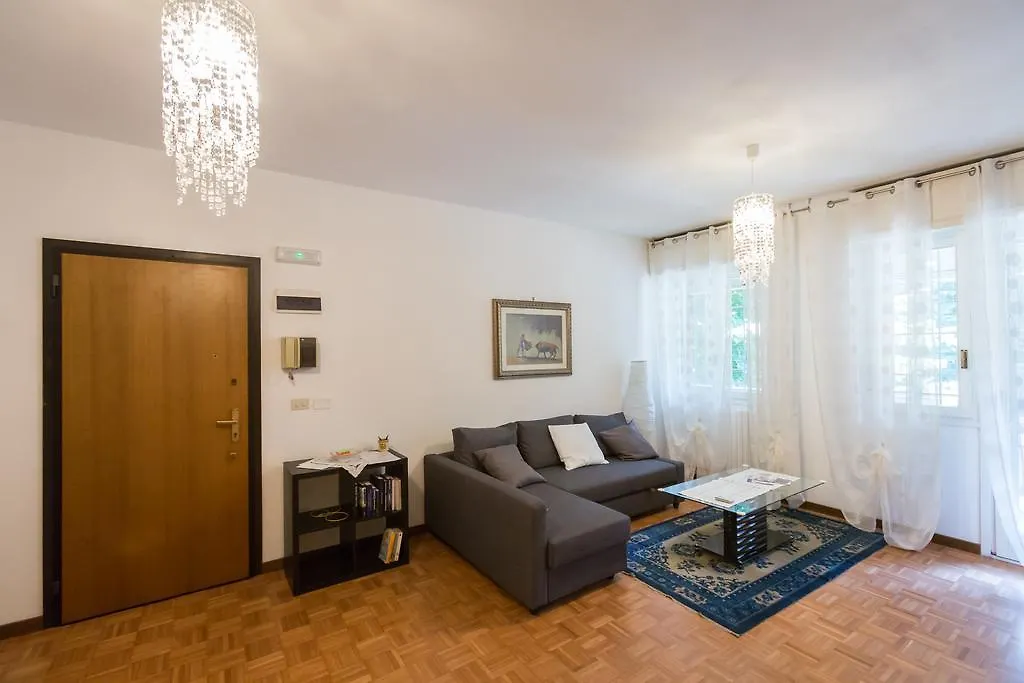 Bolognina Central Apartment Bologna 0*,